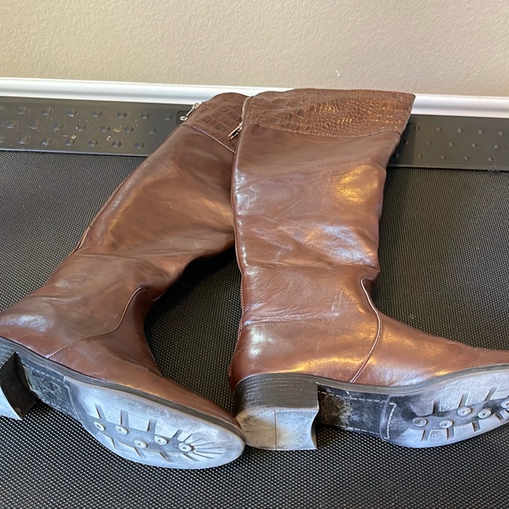 Wine boots, 2 inch stiletto round toe zipper in the back